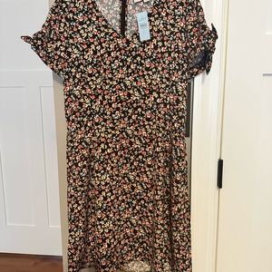 Loft floral dress with pockets on seam. Size 10